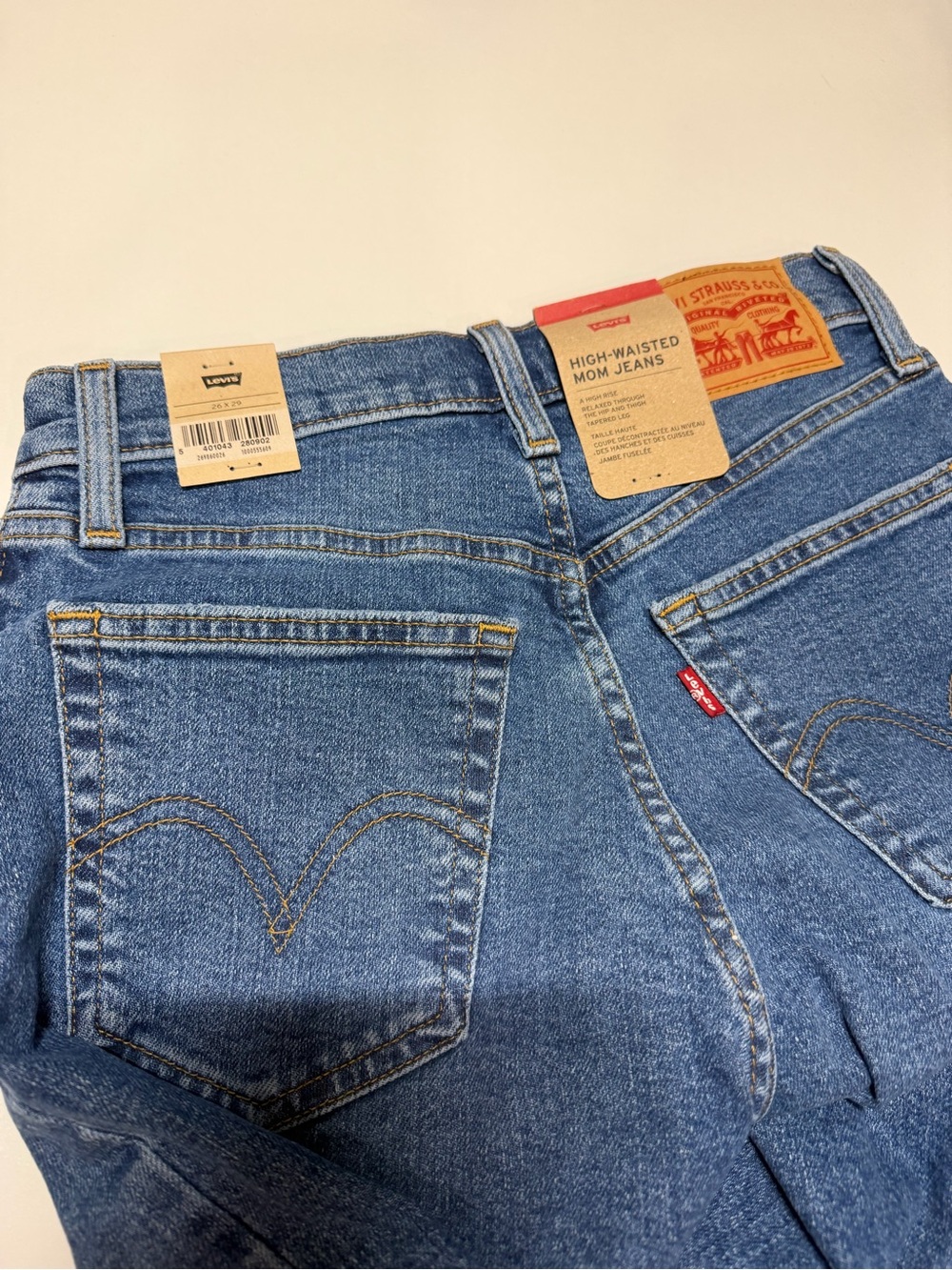 Levi's Relaxed High-Waist Jeans - Medium Blue